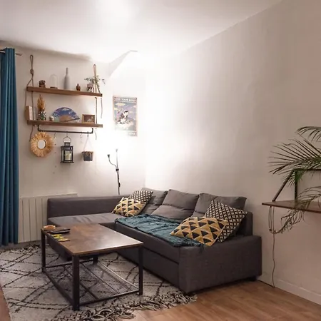 A Comfortable 35 M In A Good Location Apartment *